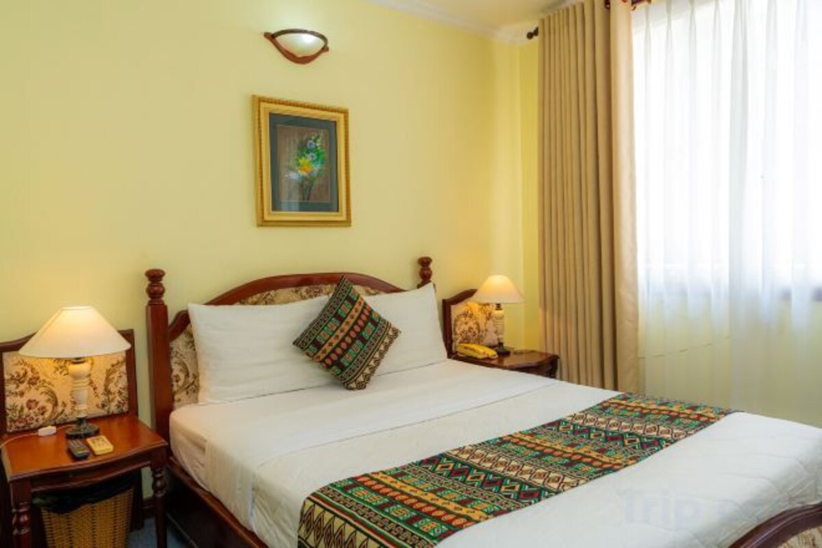Minibar, desk, free WiFi, bed sheets