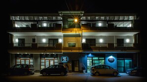 A hotel with a two-story structure, multiple balconies, and a central bright light. - Hotel New Bari (Bitritto)