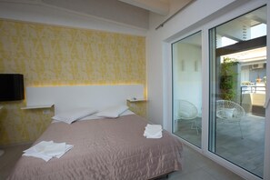 Escrivaninha, cortinas blackout, berços (sobretaxa), Wi-Fi de cortesia