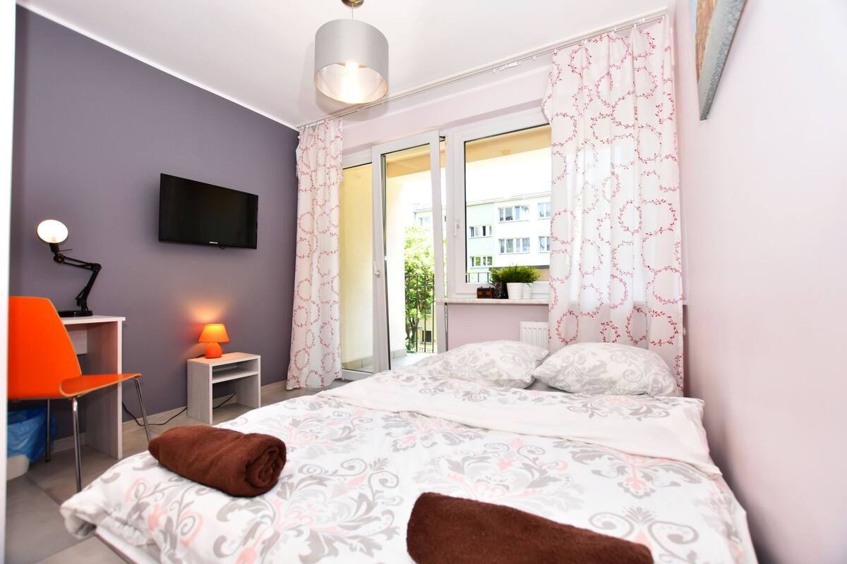 Iron/ironing board, free WiFi, bed sheets
