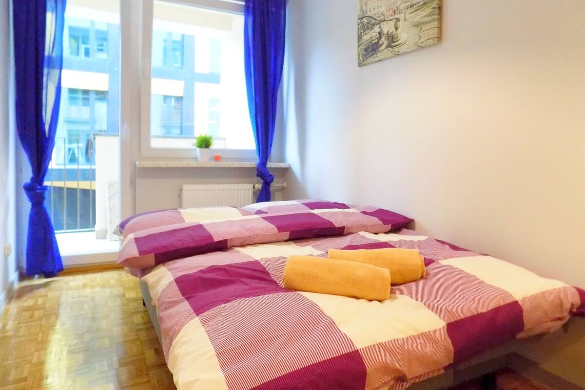 Iron/ironing board, free WiFi, bed sheets