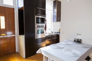 Panoramic Townhome, 1 Queen Bed with Sofa bed | In-room dining - Remarkable Ernesto with view (Budapest)