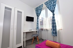 Habitación doble, baño compartido (KuP2) | Tabla de planchar con plancha, wifi gratis, ropa de cama