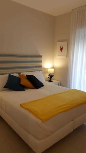 Minibar, in-room safe, blackout drapes, soundproofing - Sorrento ResArt Suite (Sorrento)
