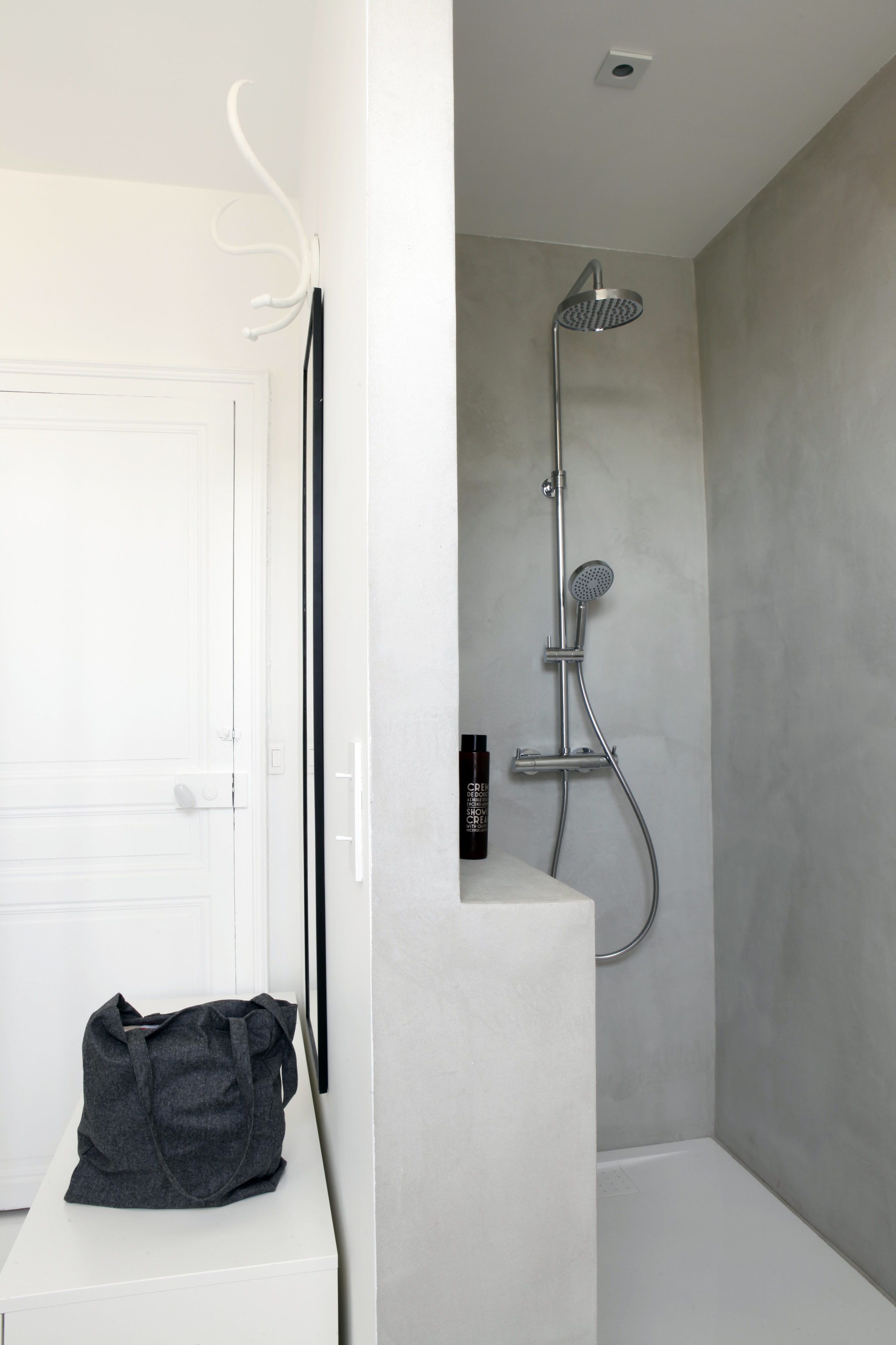 Deluxe Double Room | Bathroom shower