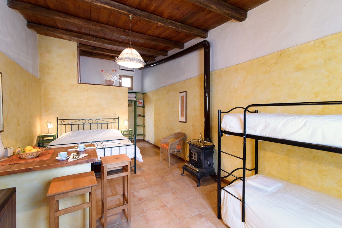 Habitación Confort con 1 cama matrimonial o 2 individuales | Wifi gratis, ropa de cama y acceso para silla de ruedas