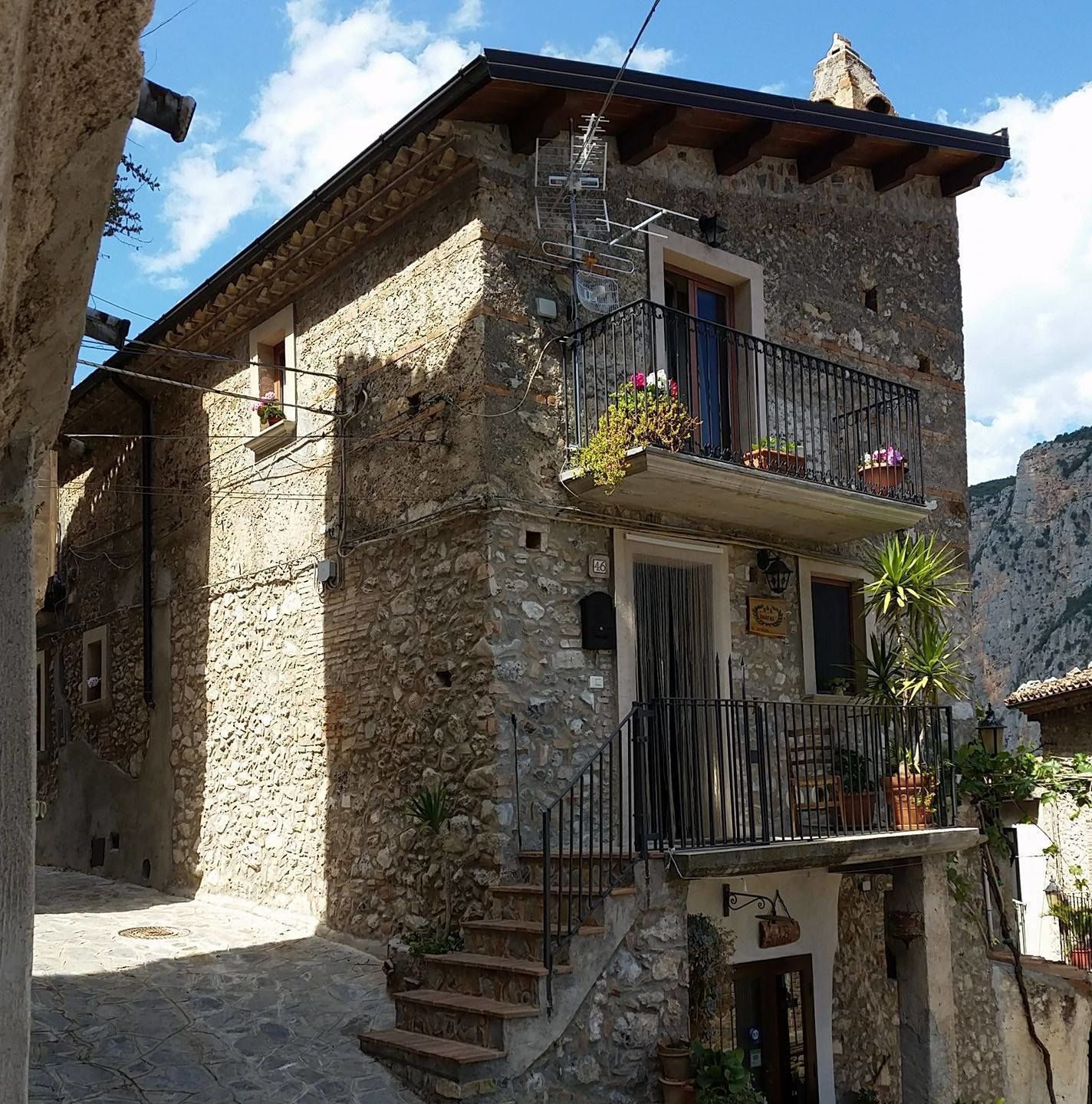 Bed & Breakfast Dhafna Civita in Civita, Italy