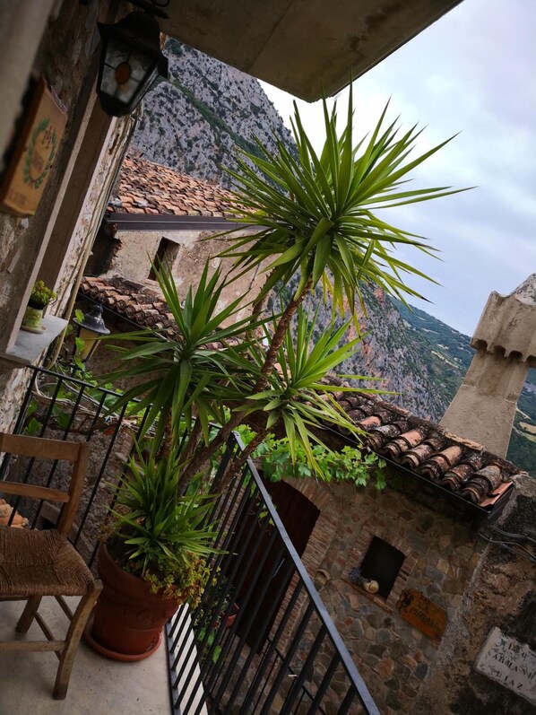 Property grounds - Bed & Breakfast Dhafna Civita (Civita)