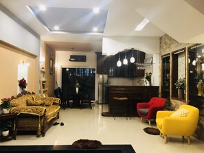 Interior - Rose (Hue)