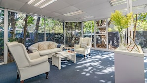 Lounge - Silver Oaks Boutique Hotel (Durban)