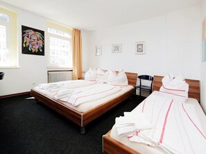 Quarto triplo econômico, banheiro compartilhado