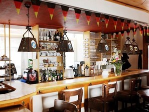 Bar (on property) - Hotel Goldener Hahn (Duisburg)