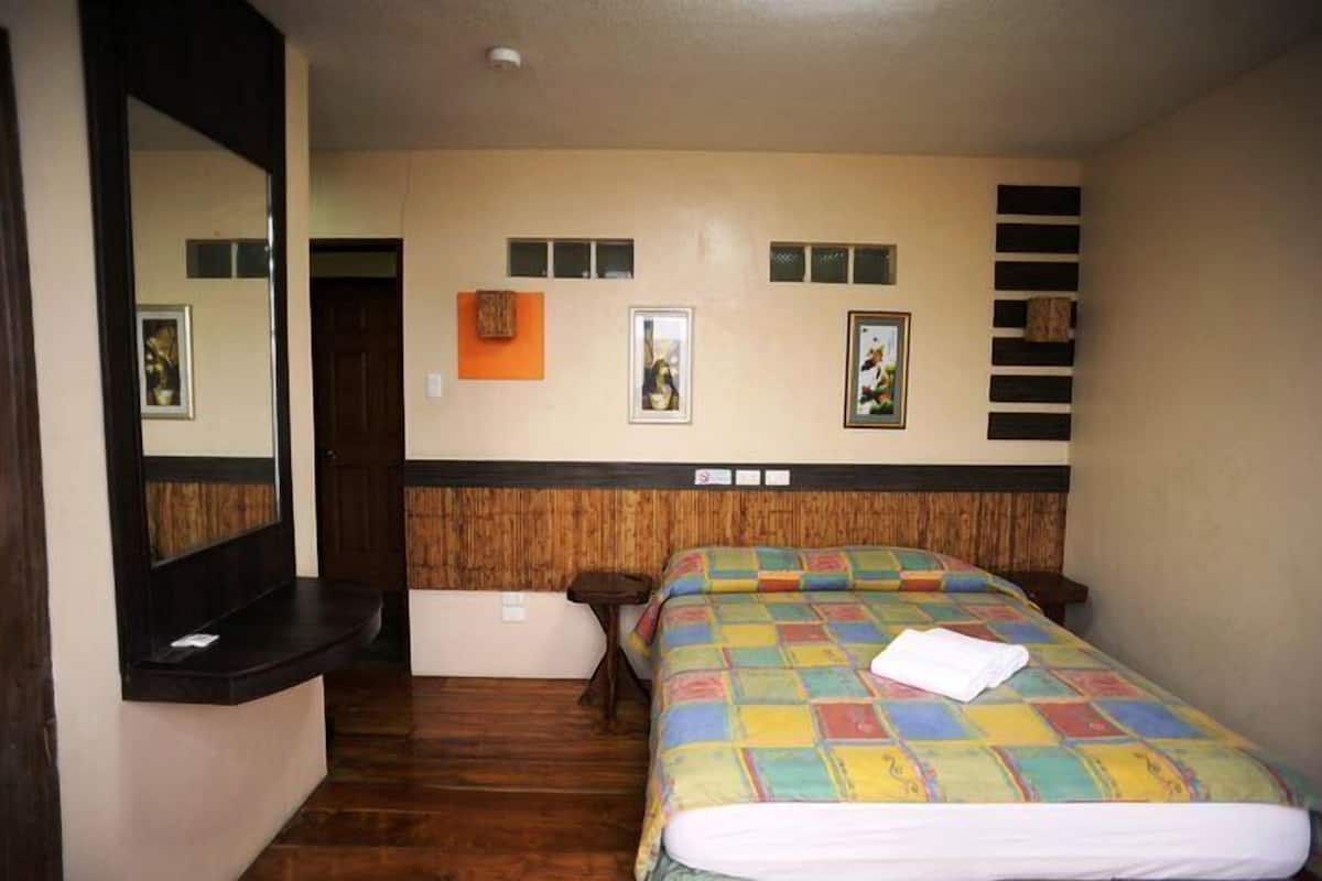 Madrid | Desk, blackout curtains, iron/ironing board, bed sheets