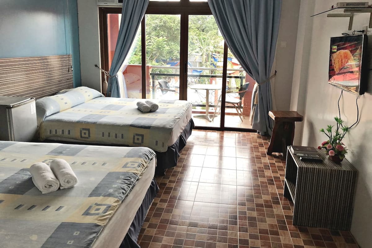 Cordoba | Desk, blackout curtains, iron/ironing board, bed sheets