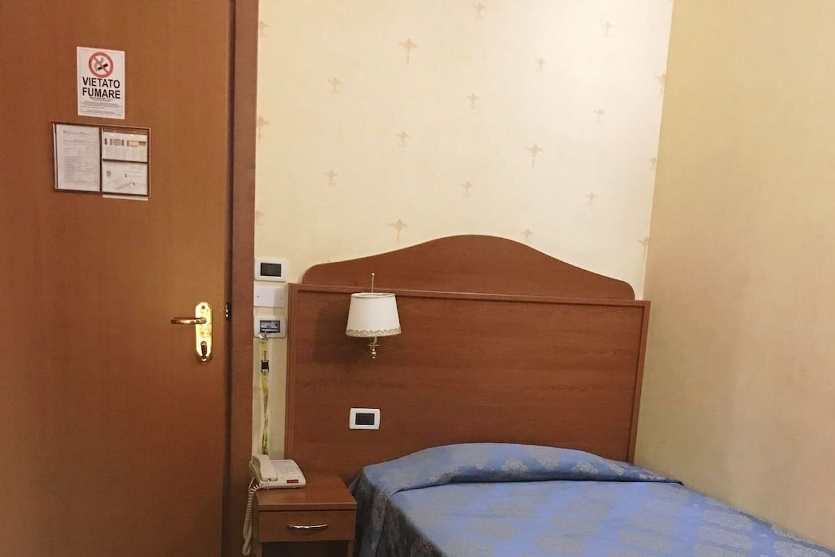 Economy Single Room | In-room safe, individually furnished, desk, blackout curtains