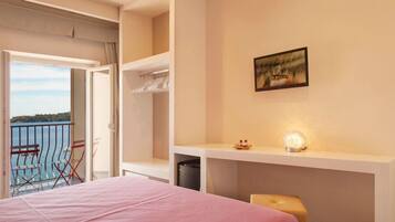 Economy Single Room | In-room safe, individually furnished, desk, blackout curtains