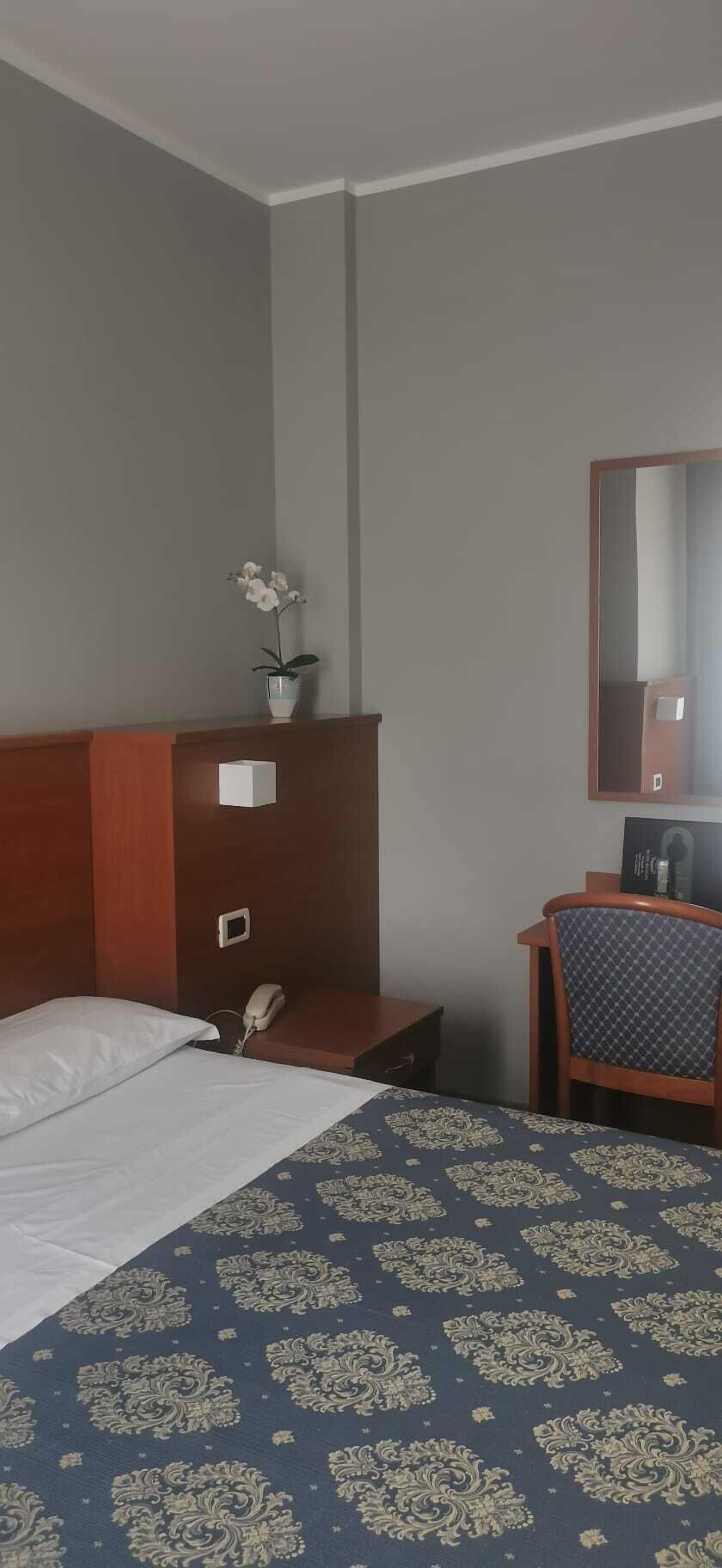 Chambre Classique | Coffres-forts dans les chambres, ameublement personnalisé, bureau