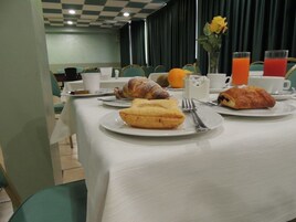 Desayuno buffet incluido todos los días 