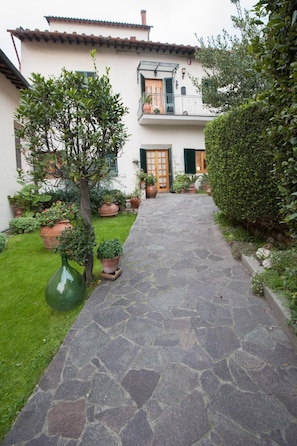 Exterior - Guest House Le Piagge (Capraia e Limite)