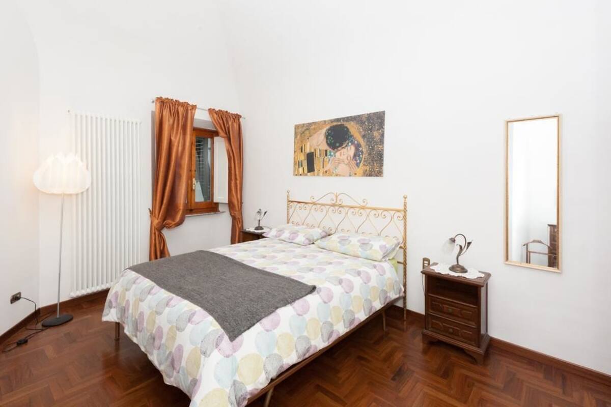 Casa, 1 habitación, 2 baños, vista al jardín | 1 habitación, edredón, tabla de planchar con plancha y cunas gratuitas 