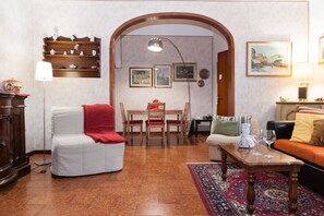 Huis, 1 slaapkamer, 2 badkamers, uitzicht op tuin | Woonruimte