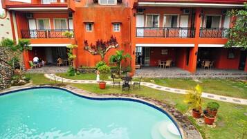 Kolam renang outdoor