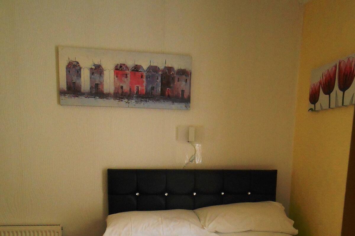 Habitación doble (Small 10) | Wifi gratis y ropa de cama