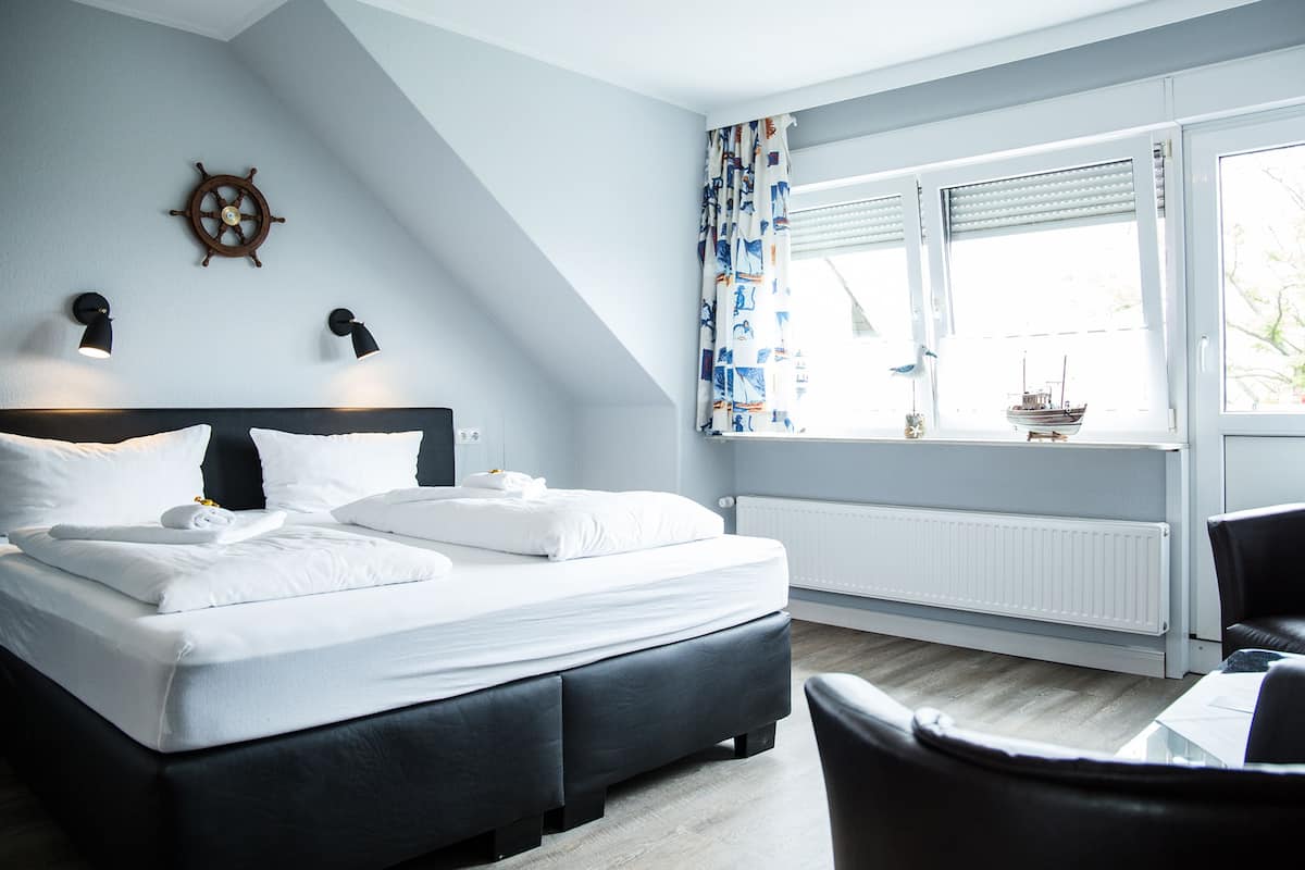 Doppelzimmer, Balkon, Hafenblick
