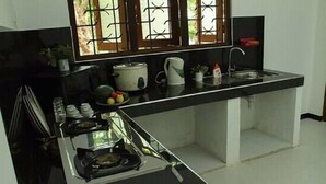 Villa | Private kitchen - Yasra Holiday Villa (Hikkaduwa)