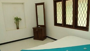 Villa | Free WiFi - Yasra Holiday Villa (Hikkaduwa)