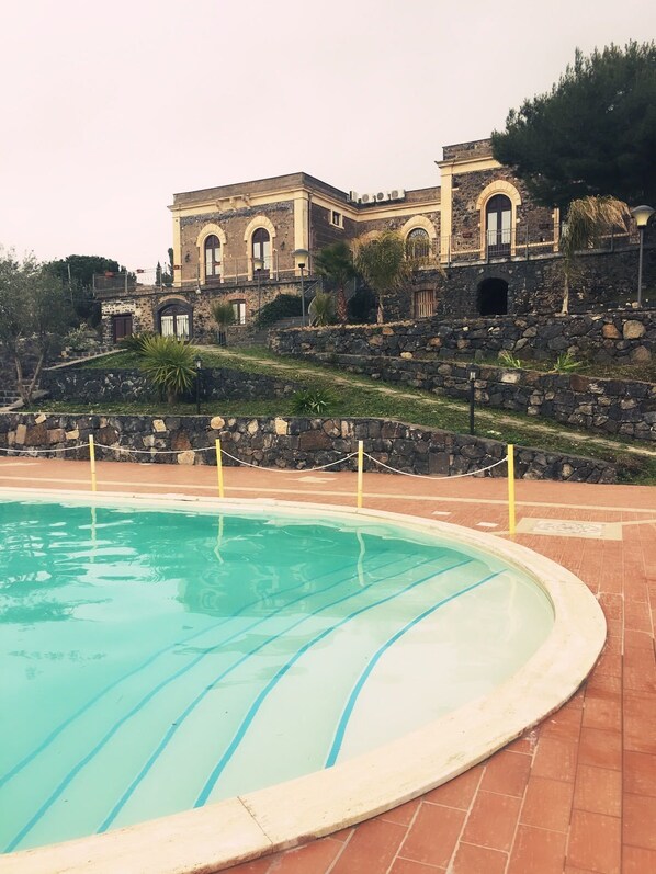 Outdoor pool, pool loungers - Villa casina dell'Etna (Ragalna)