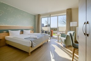 In-room safe, desk, blackout drapes, free WiFi - Nordsee-Hotel Arlau-Schleuse (Hattstedtermarsch)