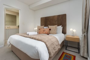 Condo Confort, balcón, vista a la ciudad | 1 habitación, caja de seguridad en la habitación y escritorio 