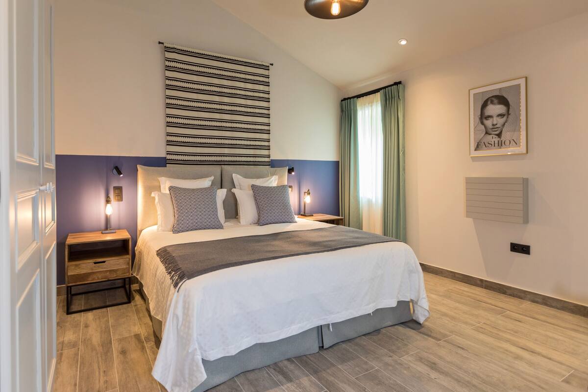 deluxe double or twin room | in-room safe, blackout curtains, iron/ironing board, cots/infant beds