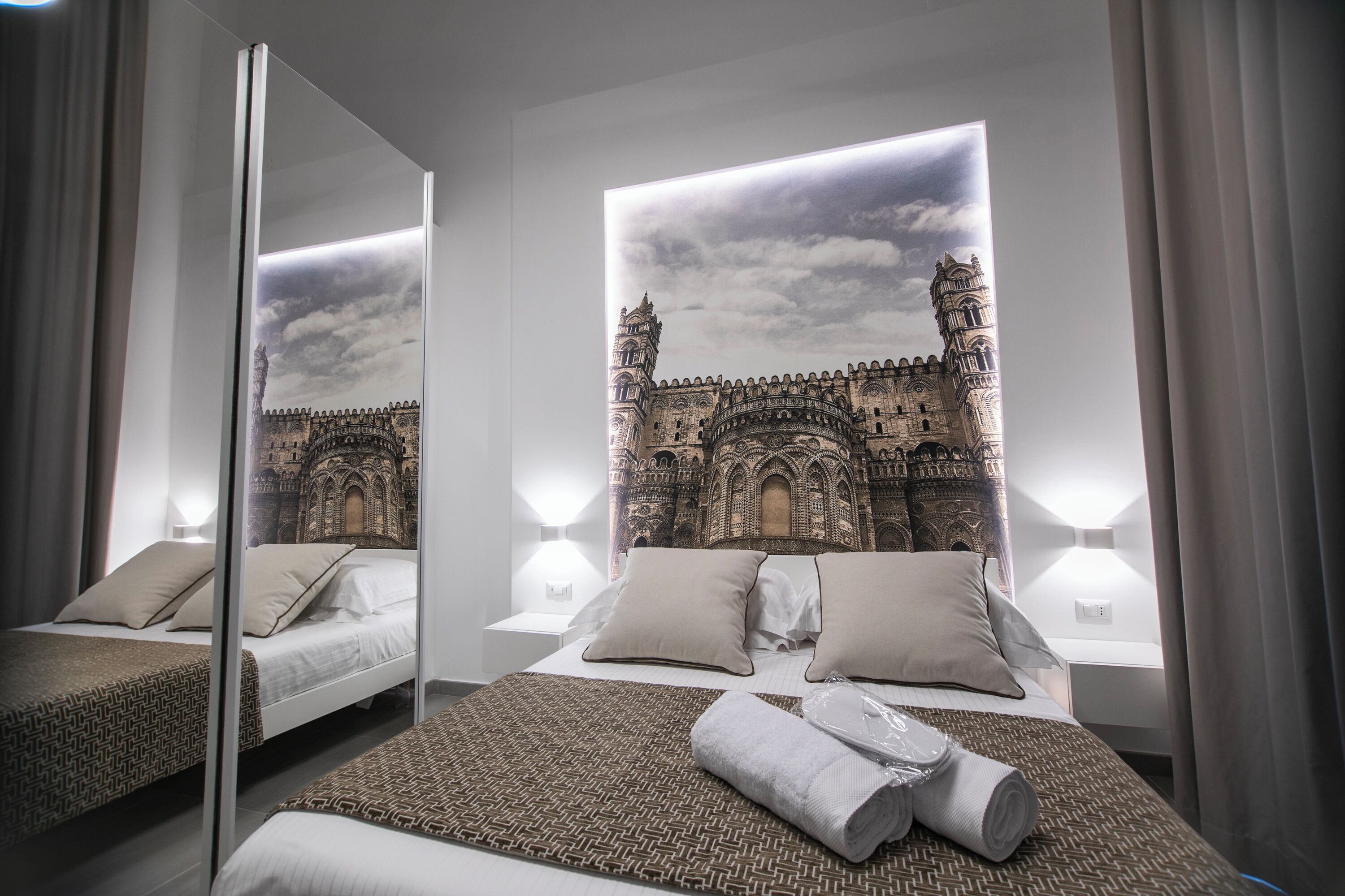 Habitación doble Deluxe | Ropa de cama de alta calidad, edredón y minibar 