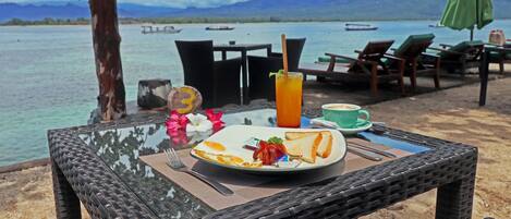 3 restaurants, breakfast, lunch served; local and international cuisine