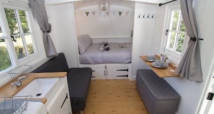 Moonfrog Lets - Riverside Bothy