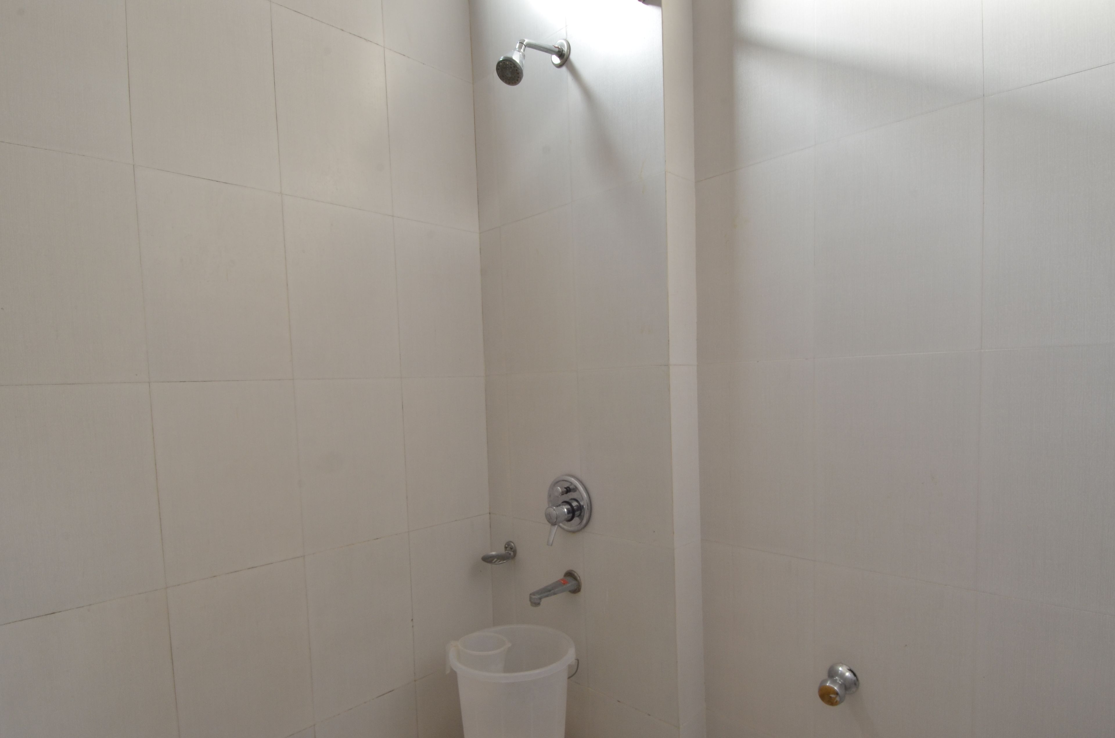 Deluxe Double Room | Bilik Mandi | Pancuran mandi, tuala disediakan 