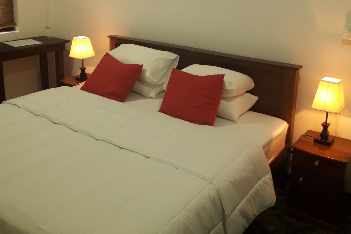 Doppia Deluxe, 1 letto king, bagno privato, lato giardino | Biancheria da letto di alta qualità, con stile personalizzato