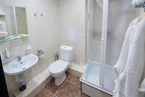 Double Room | Bathroom | Shower, free toiletries, hair dryer, slippers