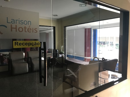 Recepción. Larison Ji Parana Hotel