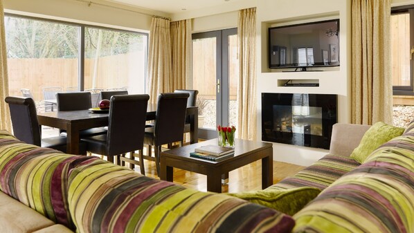 Family dining - Self Catering Holiday Homes Killarney Town Centre (Killarney)