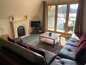 Chalet familial, 4 chambres (6) | Aire de séjour | Téléviseur à écran plat, foyer, lecteur de DVD