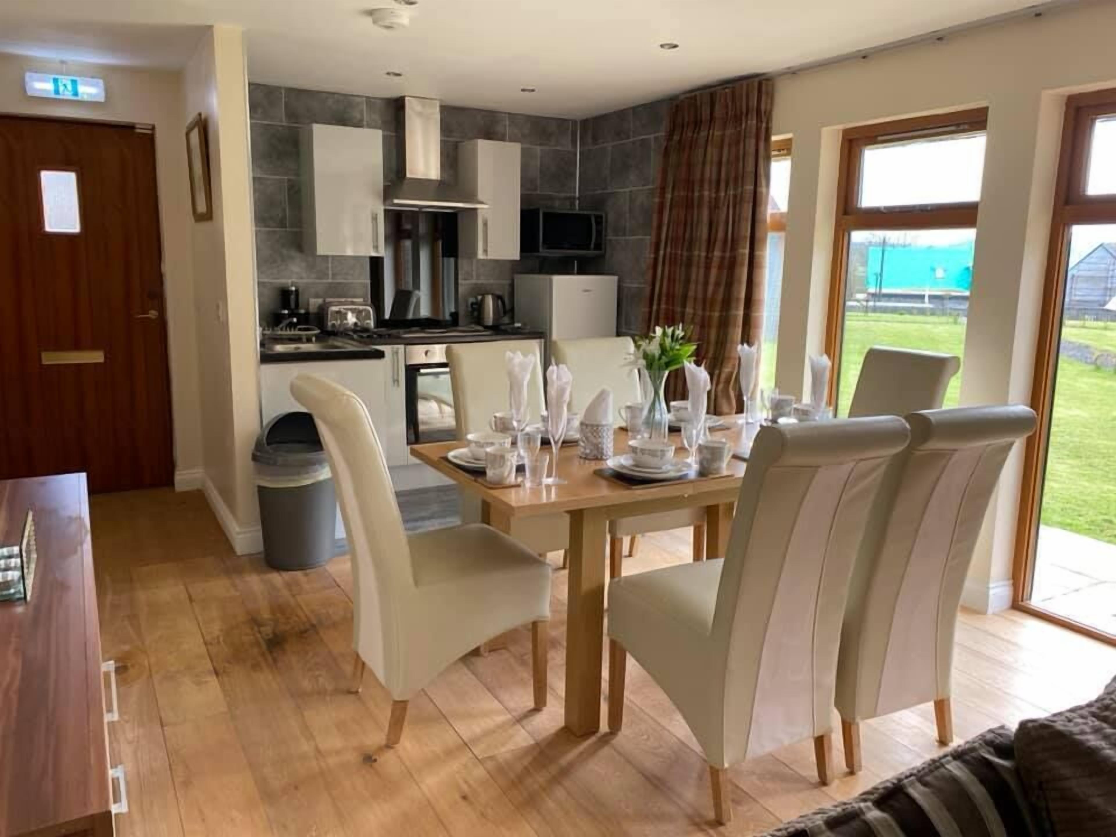 Apartment, 2 Bedrooms | Private kitchen | Full-size fridge, microwave, oven, stovetop