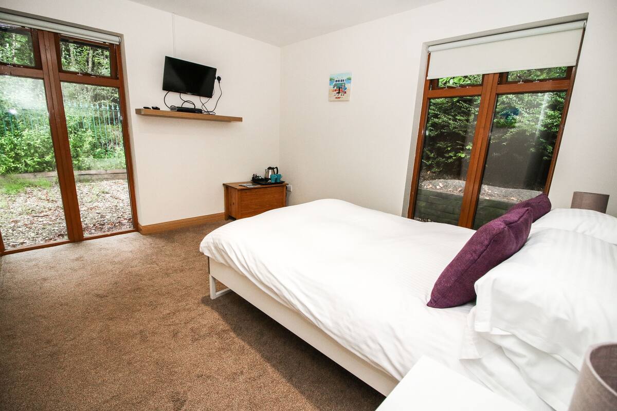 Single Room | 1 bedroom, iron/ironing board, WiFi (free), bed sheets