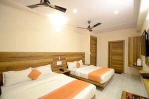 Studio Suite dành cho gia đình, 2 giường cỡ queen, không hút thuốc | Bàn ủi/dụng cụ ủi quần áo, truy cập Internet không dây miễn phí 