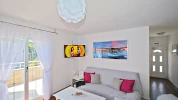 Superior Apartment | Iron/ironing board, free cribs/infant beds, free WiFi