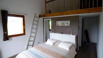 Room (Bigarreau de Bessenay) | Blackout curtains, iron/ironing board, free cots/infant beds, free WiFi