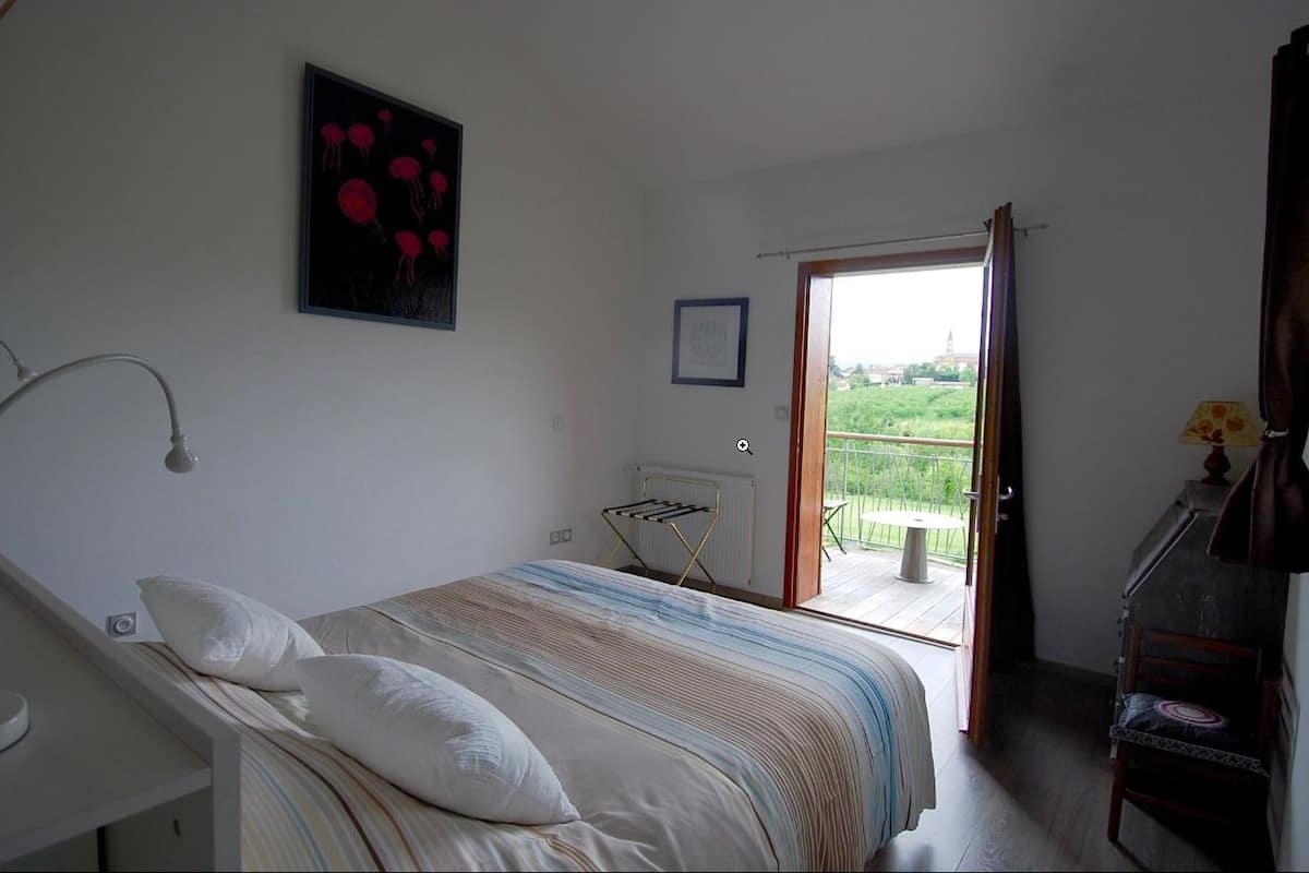 Room (Bigarreau de Bessenay) | Blackout drapes, iron/ironing board, free cribs/infant beds, free WiFi