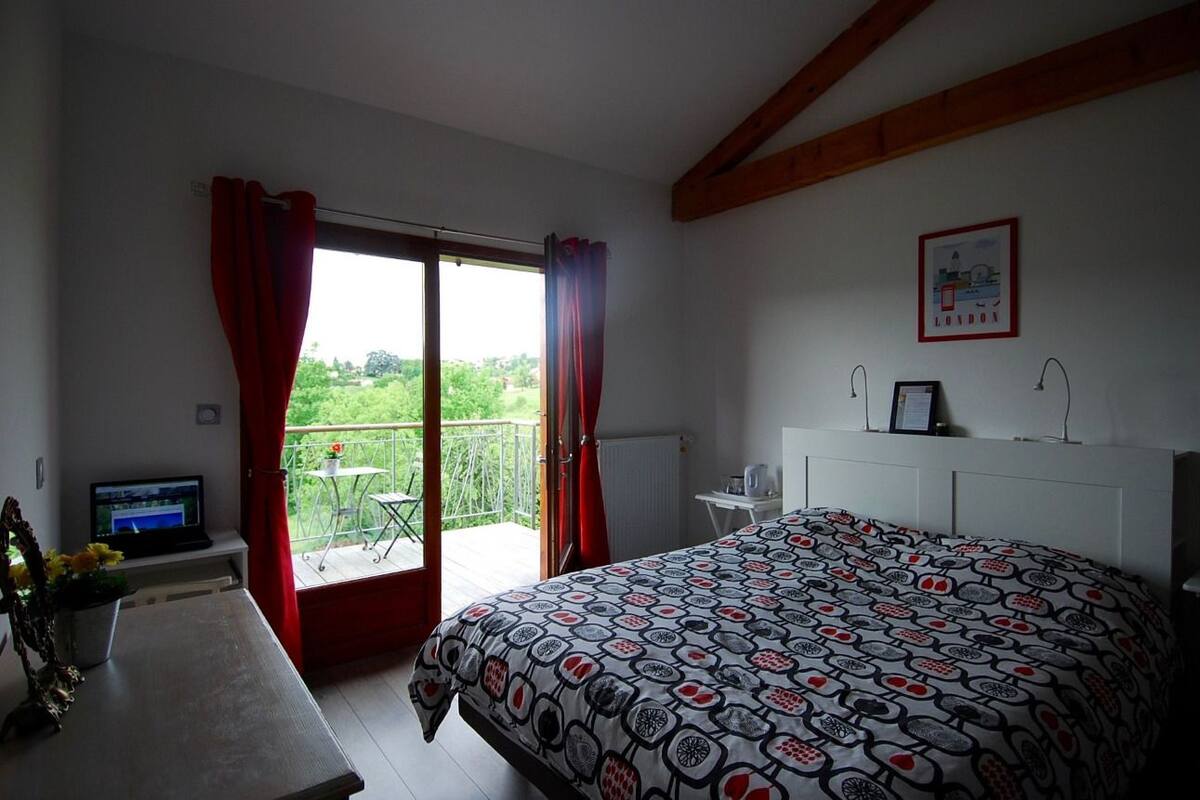 Room (Griotte de Courzieu) | Blackout drapes, iron/ironing board, free cribs/infant beds, free WiFi